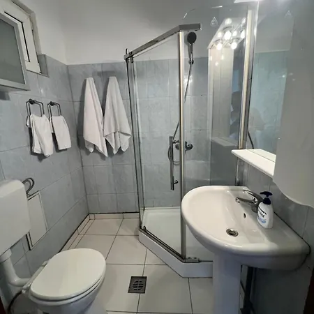 Apartment Lazynest - Cozy Apt Near Coltea Hospital Old Town