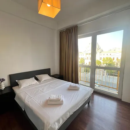 Lazynest - Cozy Apt Near Coltea Hospital Old Town Apartment *